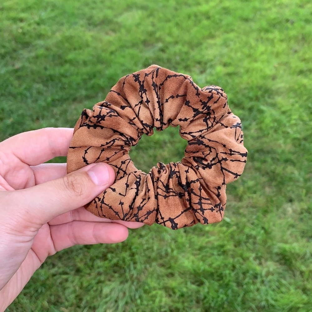 Barbed wire Scrunchie 🤠